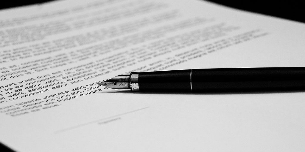 La firma de una escritura hipotecaria esconde en muchas ocasiones la aceptación de la denominada cláusula suelo.